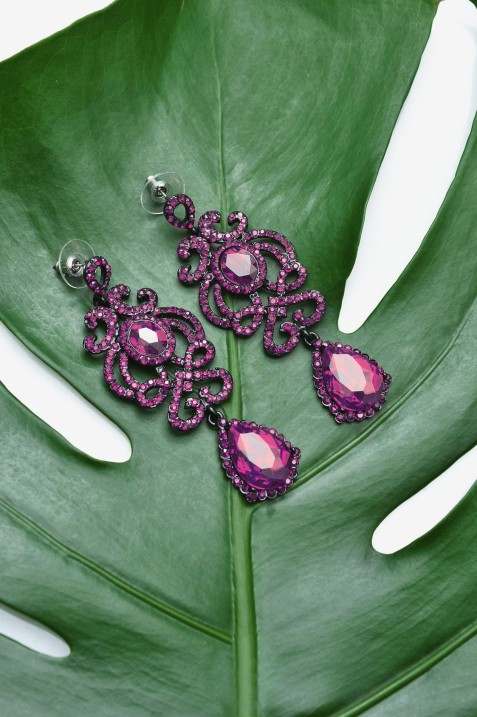 Artisan hands shaping jewelry